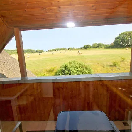 Strandnah Mit Balkon, Gratis Nutzung Vom Ahoi Erlebnisbad Und Sauna In Sellin - Strandhaus Moenchgut Fewo21 洛布