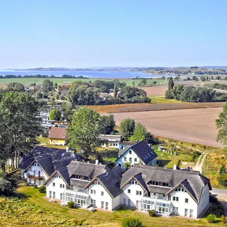 strandnah mit Balkon, gratis Nutzung vom AHOI Erlebnisbad und Sauna in Sellin - Strandhaus Mönchgut FeWo21 Apartment *