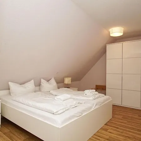 Apartment strandnah mit Balkon, gratis Nutzung vom AHOI Erlebnisbad und Sauna in Sellin - Strandhaus Mönchgut FeWo21 Lobbe