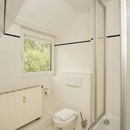 Apartment strandnah mit Balkon, gratis Nutzung vom AHOI Erlebnisbad und Sauna in Sellin - Strandhaus Mönchgut FeWo21 *